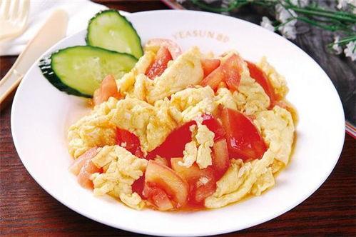 给猪吃瓜炒鸡蛋视频,猪儿也爱这美味佳肴