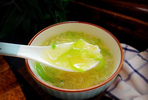 角瓜鸡蛋能做汤吃吗视频,角瓜鸡蛋汤制作教程