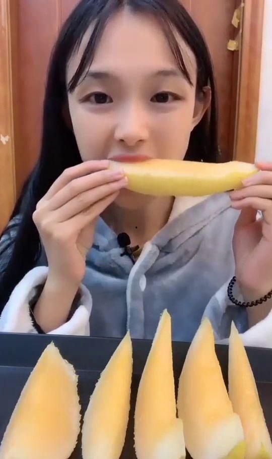 冯姐吃哈密瓜视频